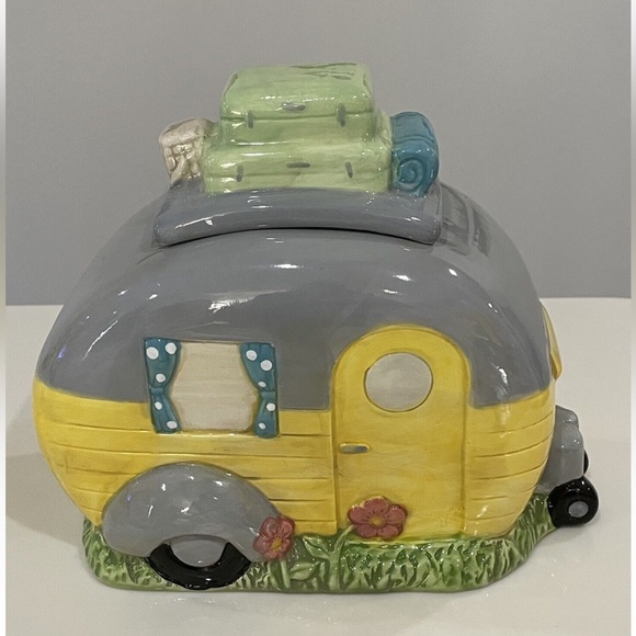 Travel Trailer “Happy Campers Eat Cookies” Cookie Jar - Picture 3 of 3